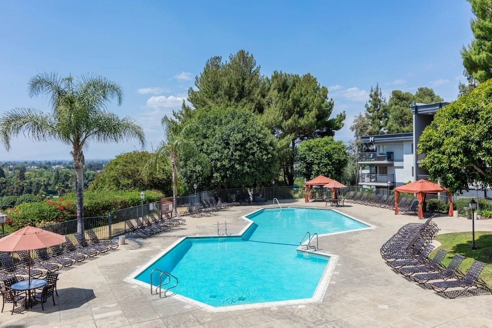 Oakwood Toluca Hills