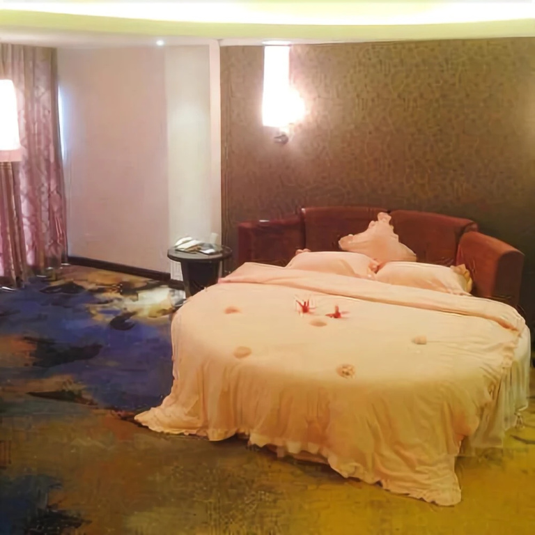 Pingtang Mingcheng Hotel (County People's Government & Santian Square Branch)