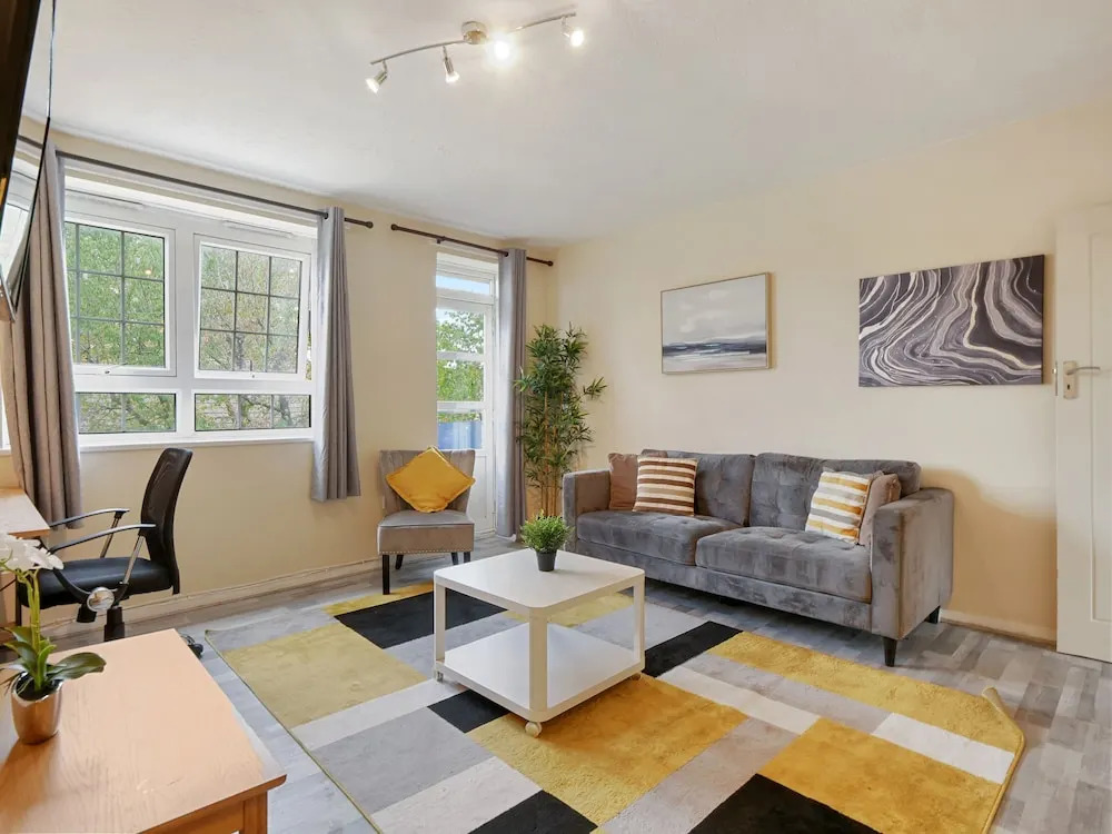 The Xavier Flat by Kasar Stays