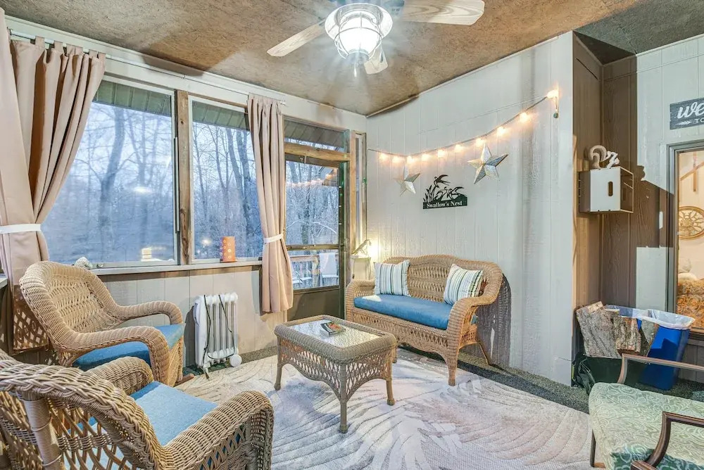 Eco-friendly Poconos Cabin w/ EV Charger!