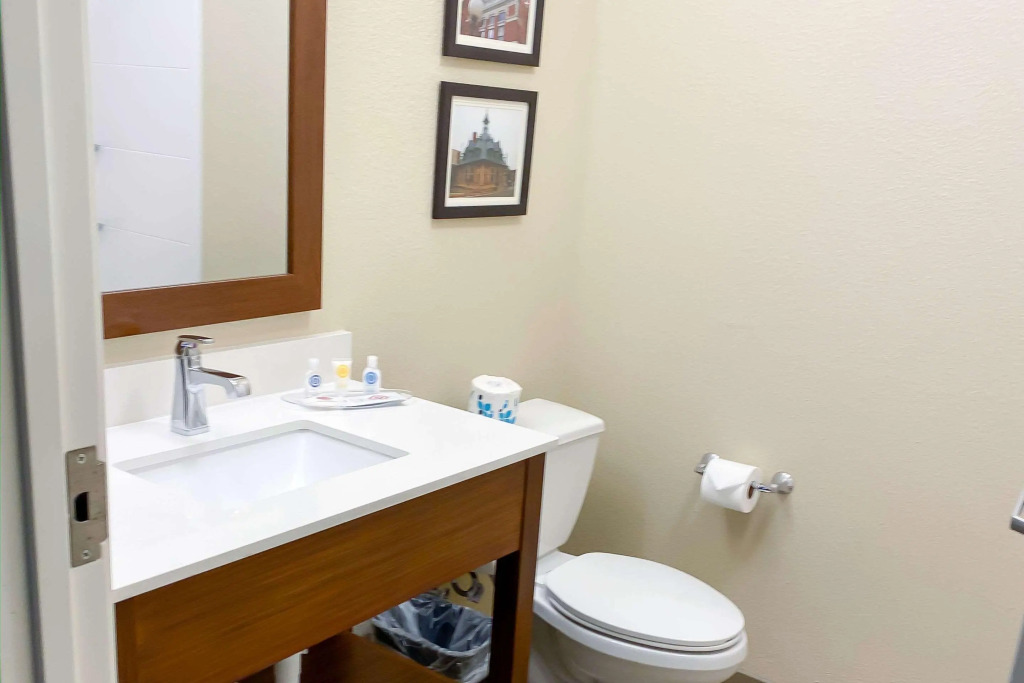 Comfort Suites Clarksville near Governors Square Mall
