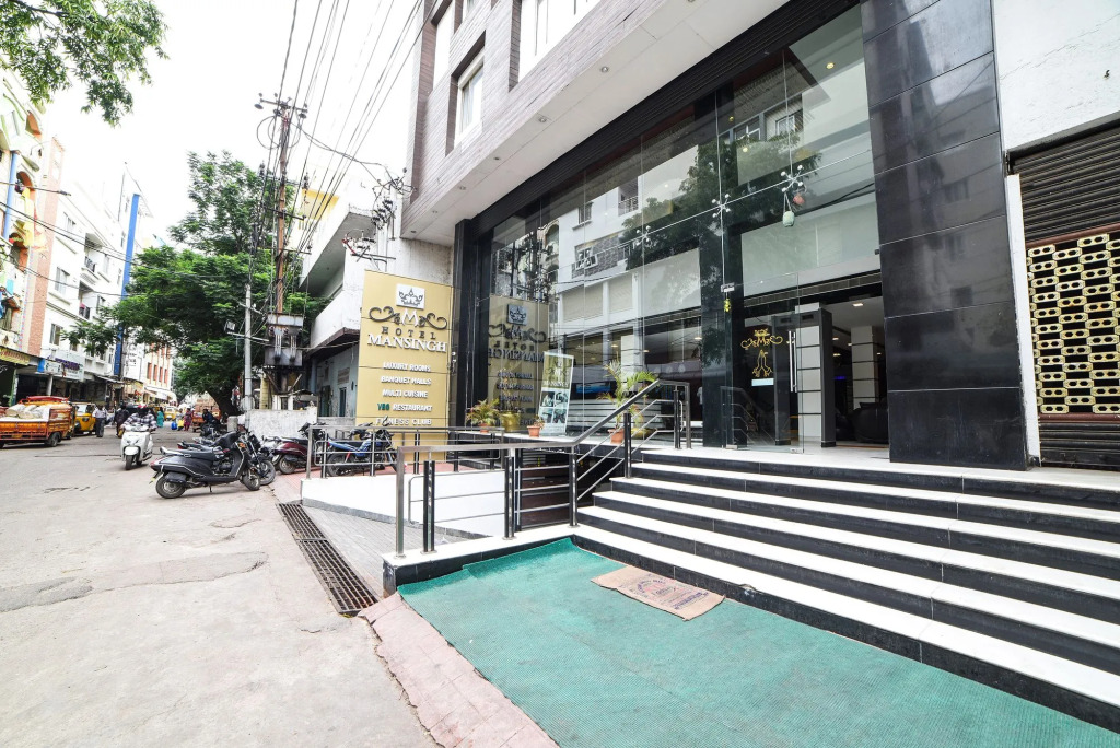 Fabhotel Singh Suites