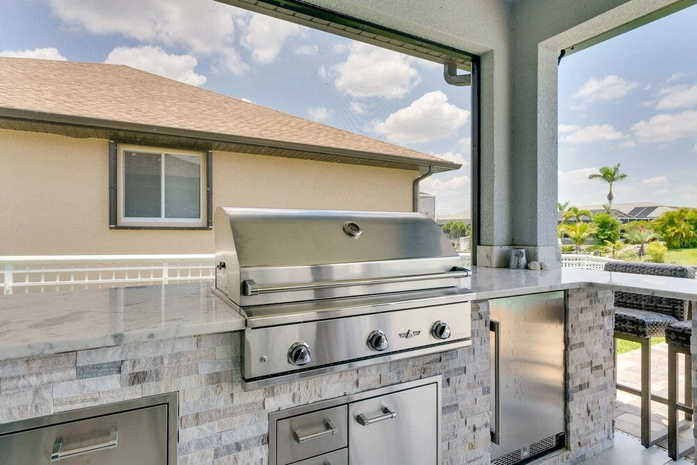 Pool & Gulf Access Canal: Chic Cape Coral Home!