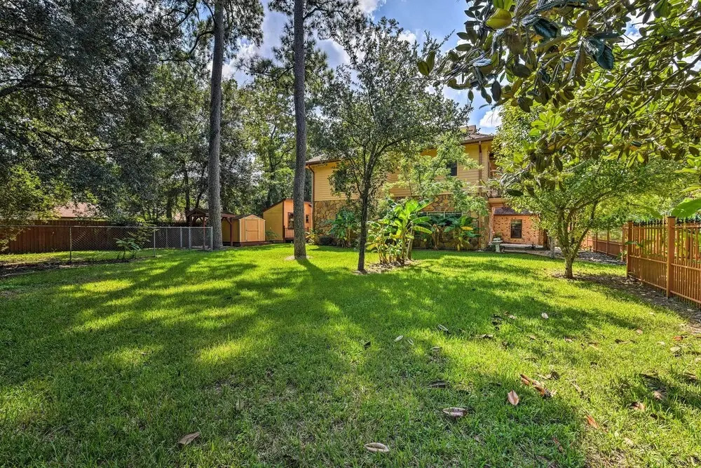 Spacious Conroe Home w/ Foosball & Pool Table!