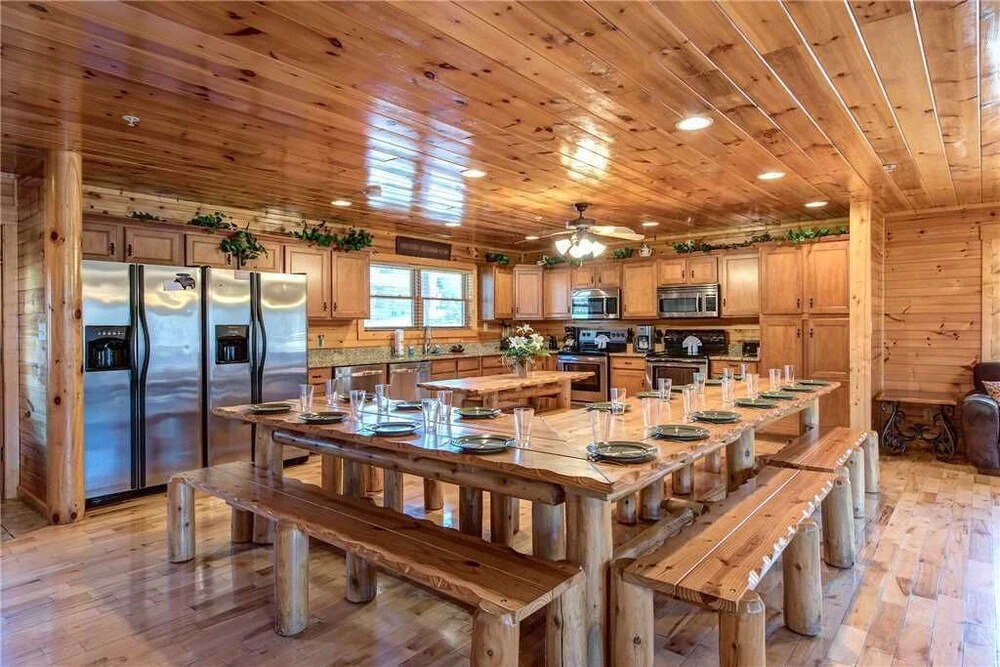 Hemlock Inn - Eight Bedroom Cabin