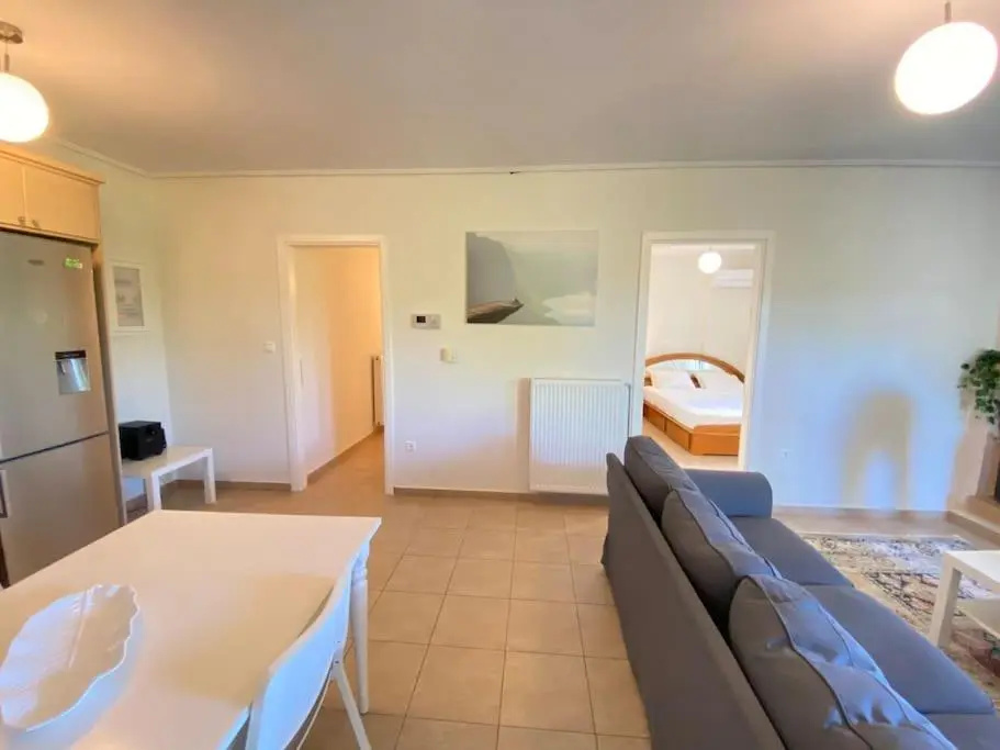 Cozy 2 Room Apartment With Garden near Athens Air-Port