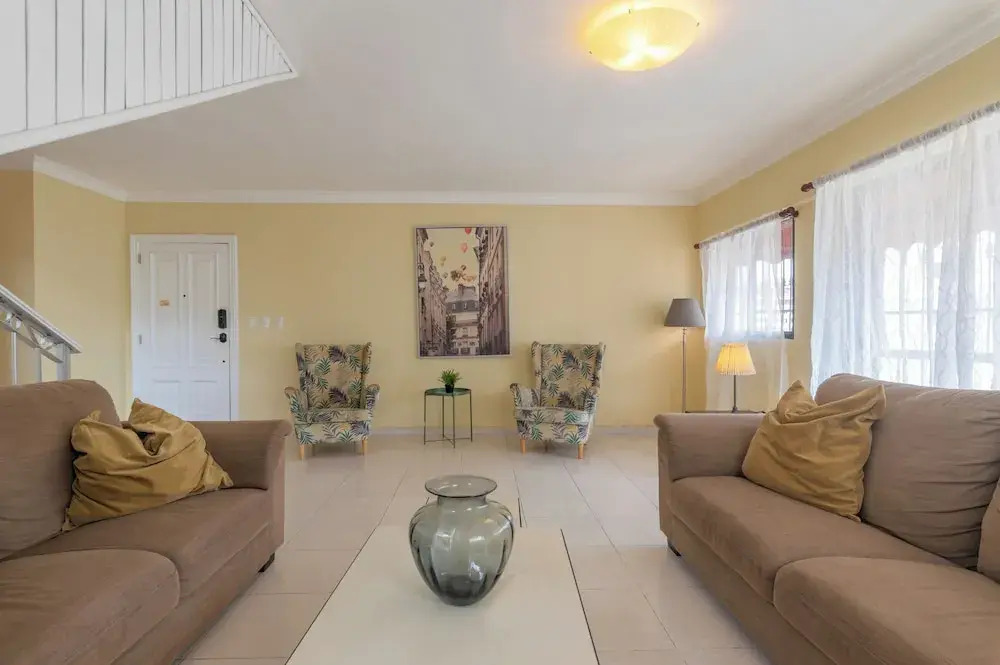 Penthouse in Evaristo Morales Sleeps 14