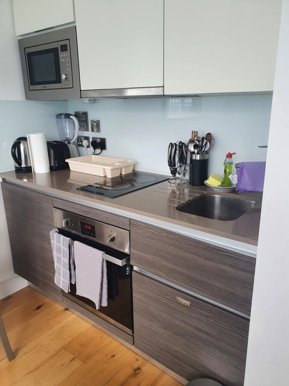 Stunning 1-bed Apartment in Hayes