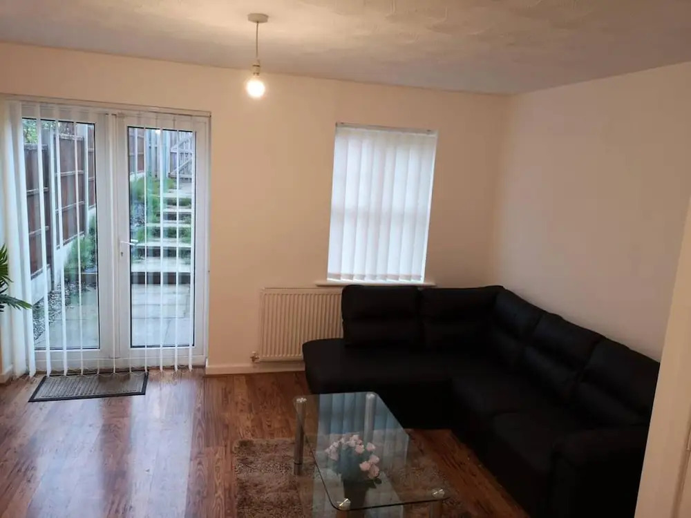 Quiet Residential Area, Within Easy Reach to Town