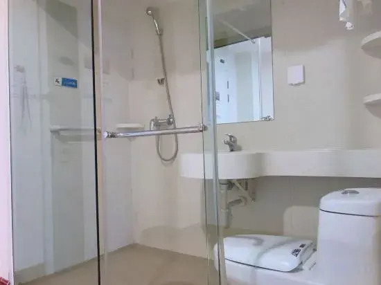Eaka Hotel