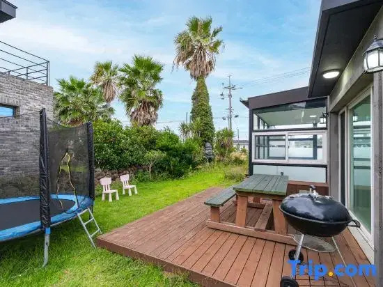 Domostay/Sagye Beach/Sanbangsan View/Pool Villa/3Queen Beds/2Bathrooms/Heated Pool