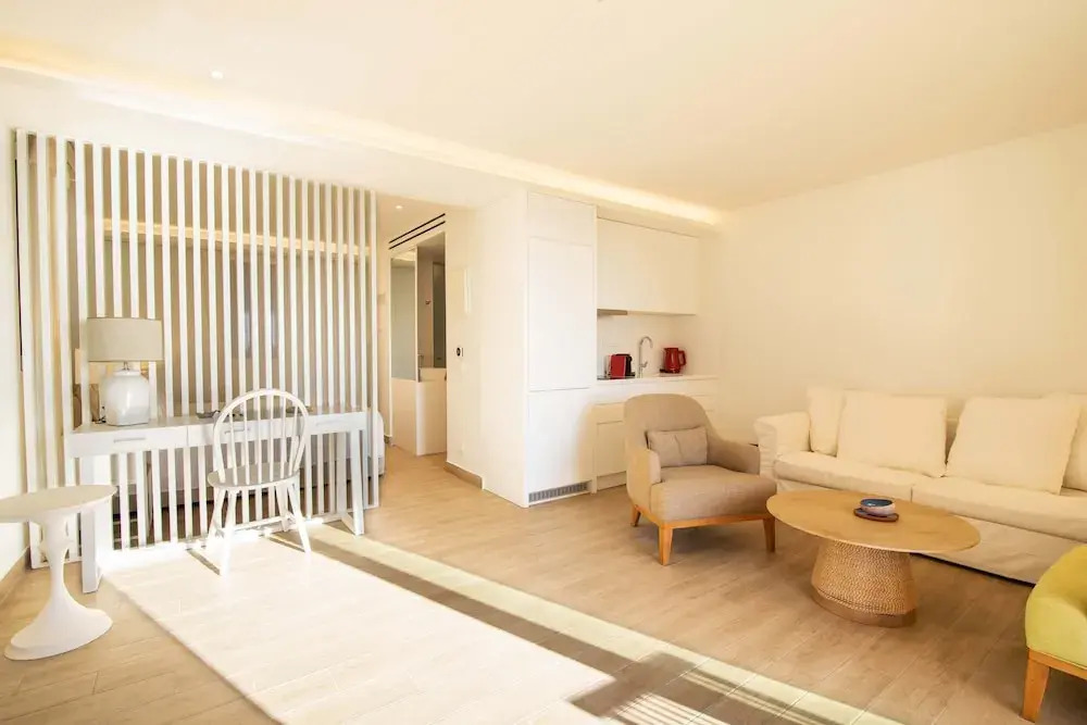 Glyfada Glow Suites by CorfuEscapes