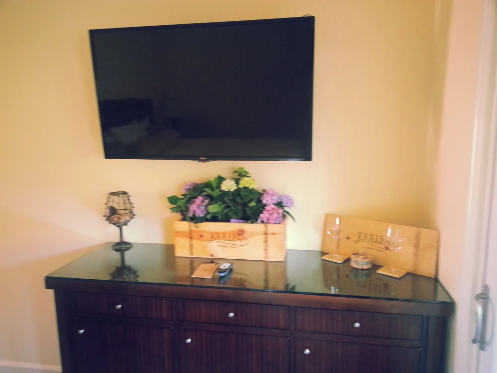 The Vendange Carmel Inn & Suites