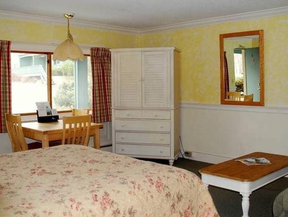 The Cove Motel