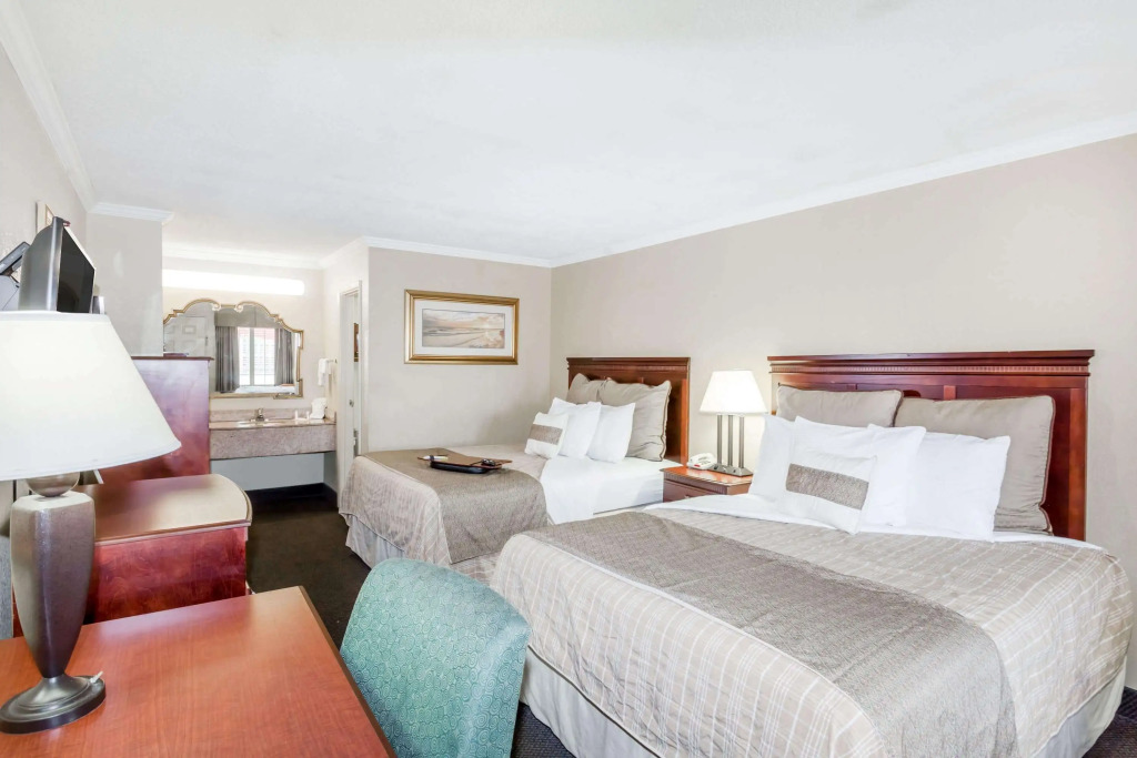Days Inn by Wyndham Destin