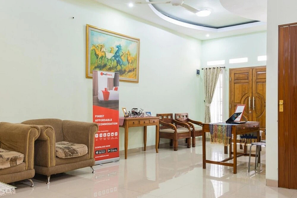 Guest House Kost and Kantin by RedDoorz