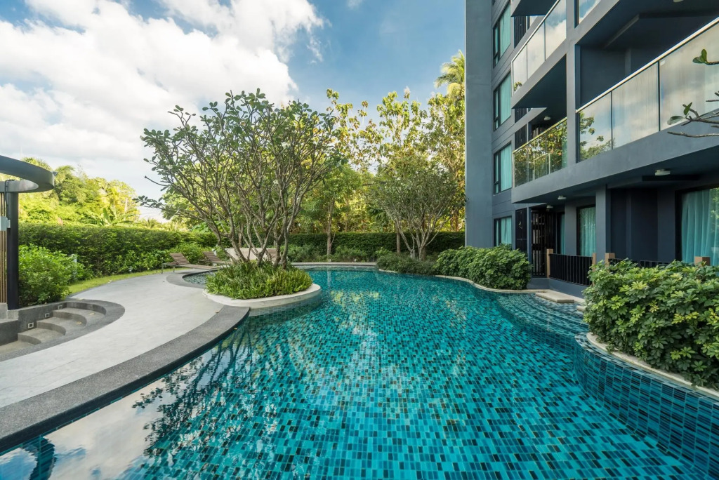 Pool access duplex in Surin condo for 4 people