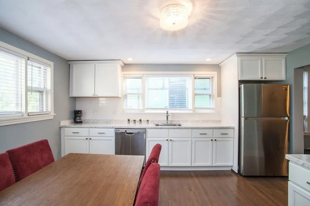 Luxury Collection-4 Bedroom 3 Full-bathroom-boston