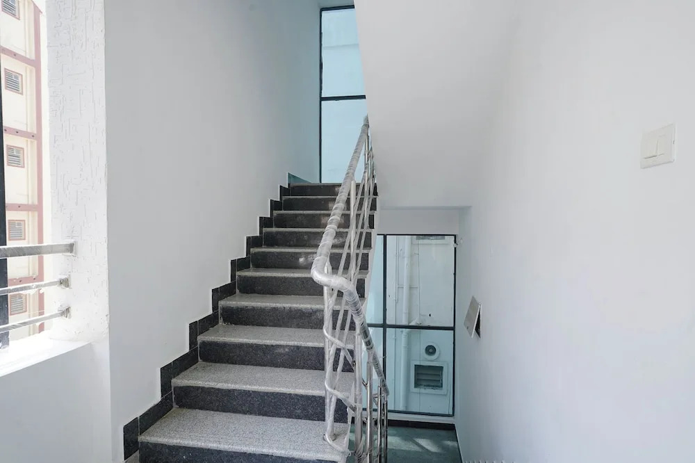 FabHotel Serenity - Nr AIG Hospital, Gachibowli