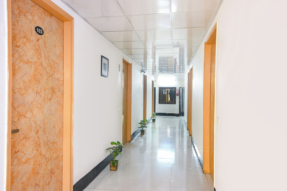 FabHotel Moody Inn Kalkaji