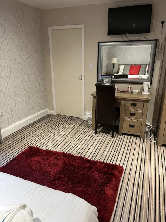The Castle Tavern Pub & Guest Rooms