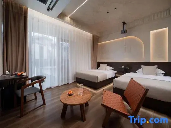 Hua Zhu · Stylist Art Accommodation