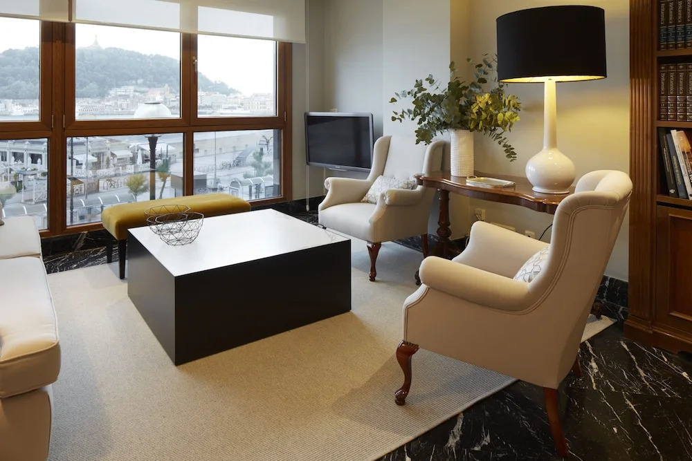Playa de La Concha 5 Apartment by FeelFree Rentals