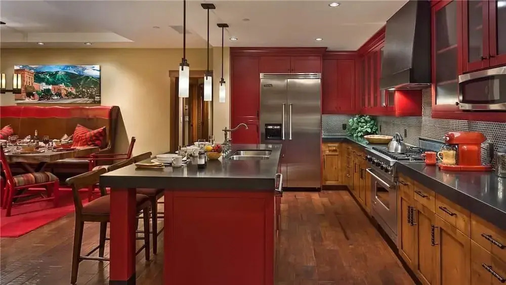 Grouse Mountain 510 4 BedroomCondo By Moving Mountains