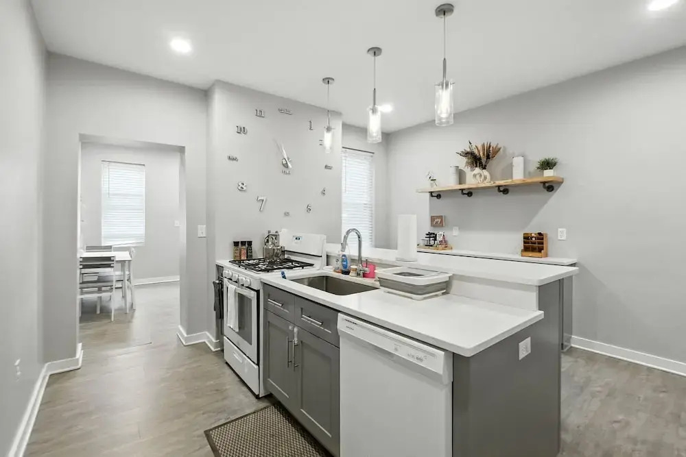 Cozy Historic Row Home- Near Stadiums! 3 Bedroom Home