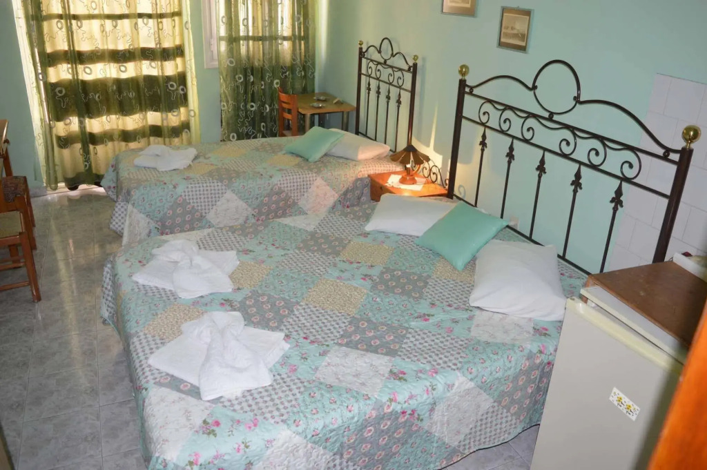 HERMOUPOLI ROOMS