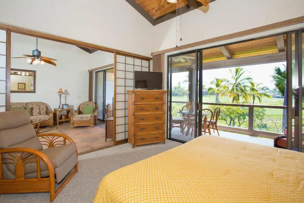 Surf & Racquet Club #6-303