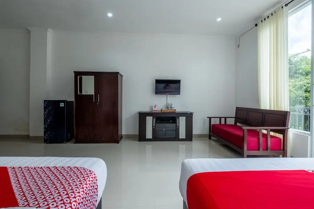 OYO 929 Uluwatu Suites