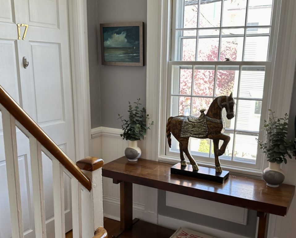 Open & Airy One Bedroom Suite in Downtown Newport #18 1 Home