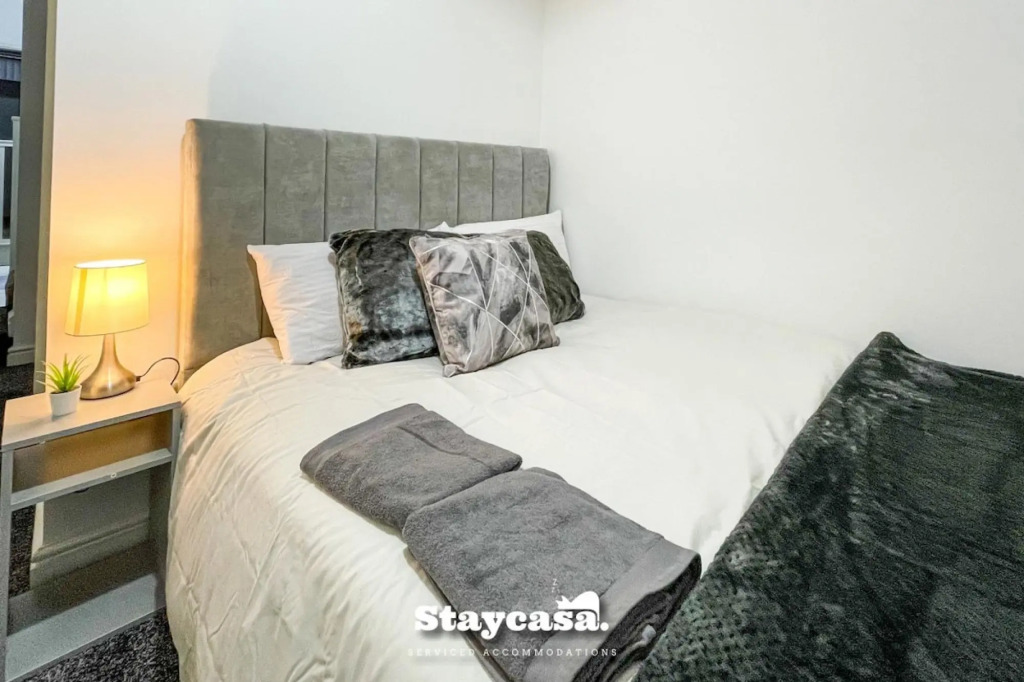 Live in Style House in Desirable Location