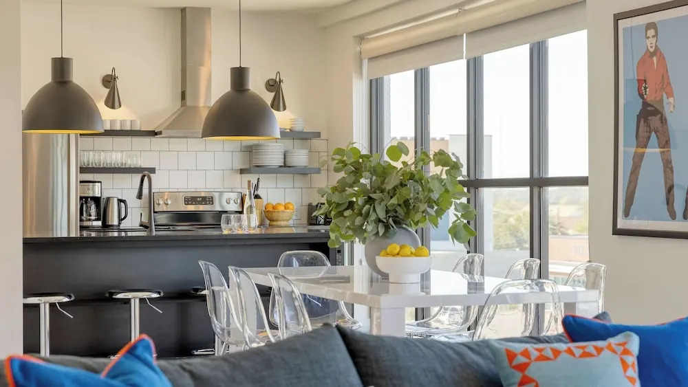 916 Main 12 Unit Buyout - 30bdrs! Prvt Two Floors