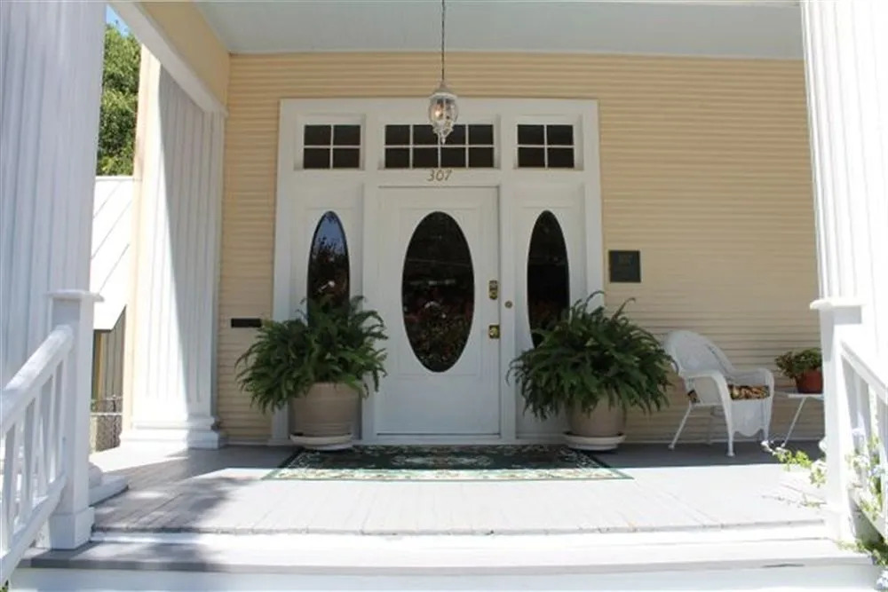 Evas Escape at Gardenia Inn