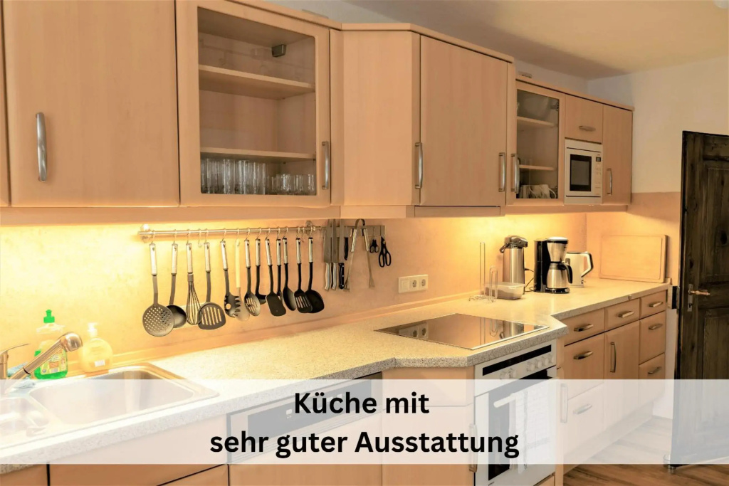 Ferienhaus Pape - Großes Familien- & Gruppenhaus mit 17 Betten, Sauna, Spielbereiche, Garten am Bach in zentraler Lage in Eslohe