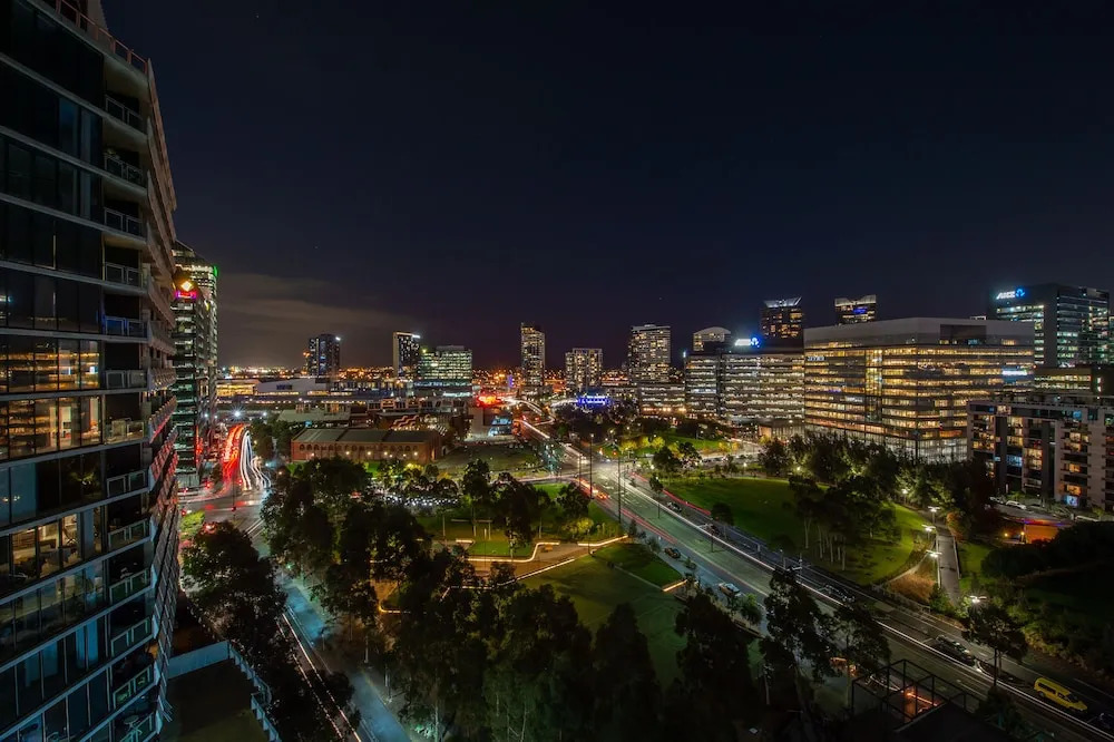 Luxury 3 Bed 2 Bath City Views