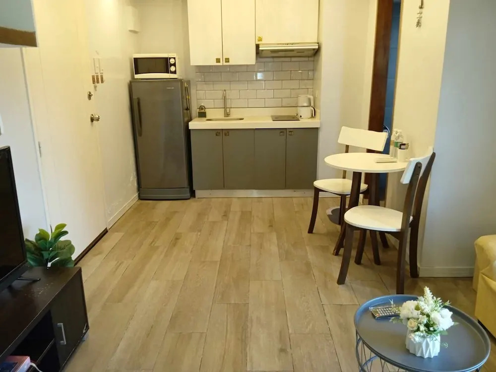 Cozi Modern Loft Suite near high street BGC wifi pool