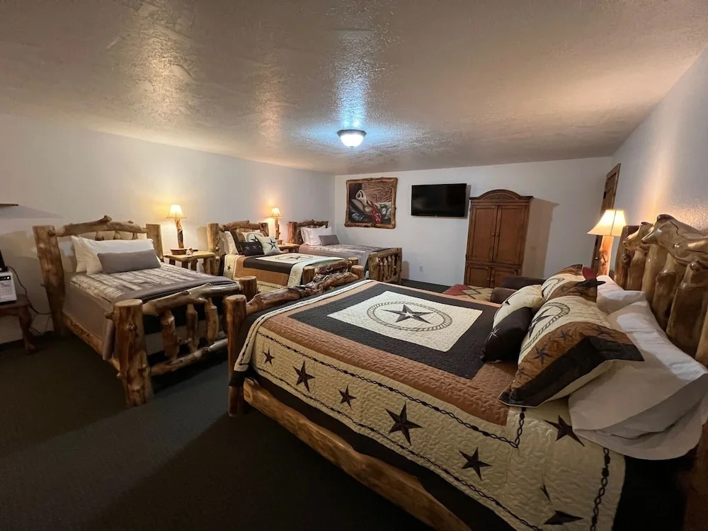 THE SNUGGLE INN