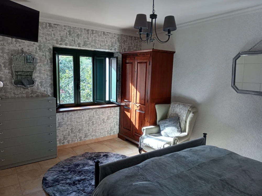 Apartment With Air-con and Pool