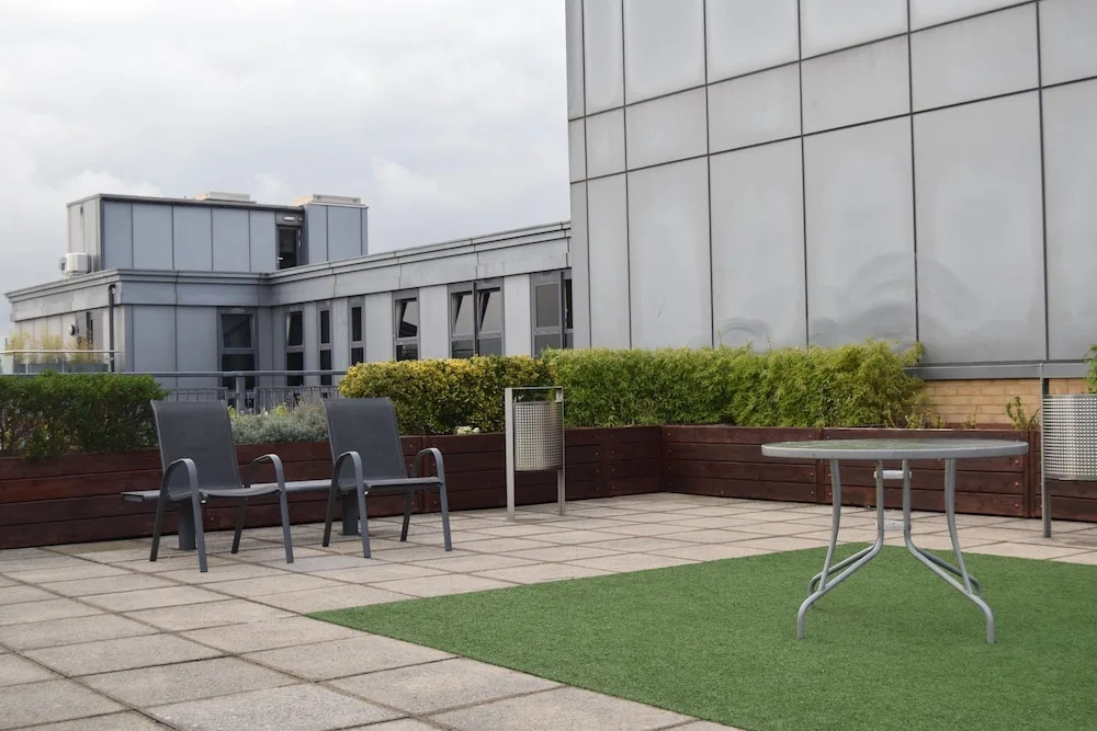 1 Bedroom Apartment by the River in Imperial Wharf