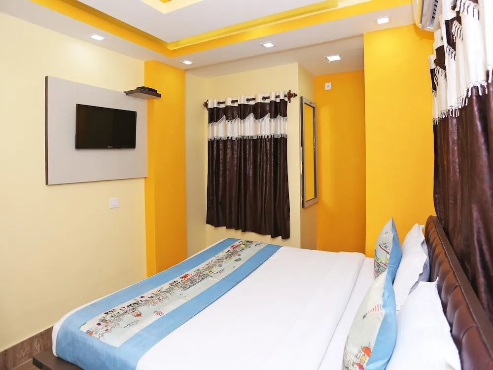 OYO 9975 Hotel Asmeet