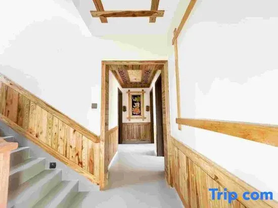 Pusu Weilan Theme Inn (Zhangjiajie West High-speed Railway Station)