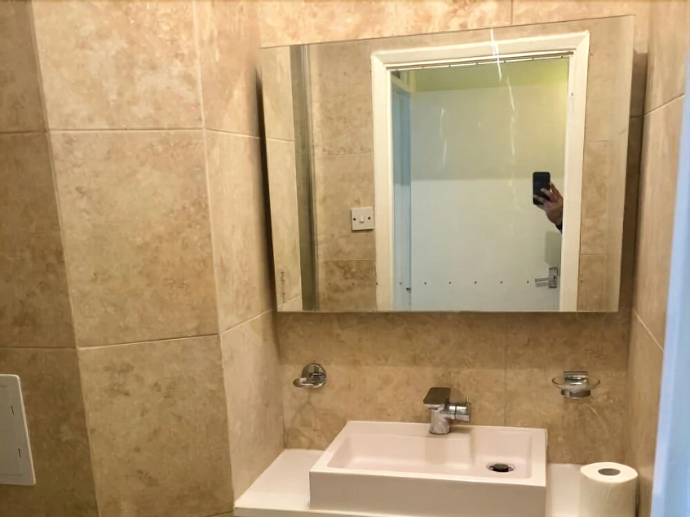 Central 2 Bed Apt Next To Victoria Station