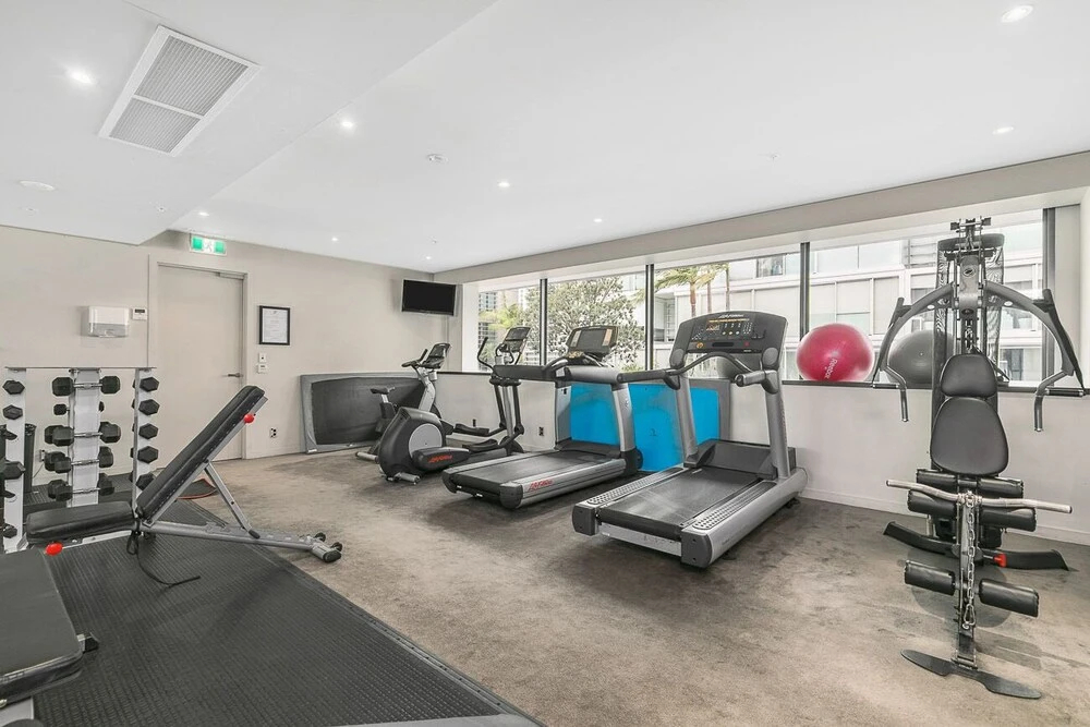 Zodiaks 2 Bedroom Apartment Pool Gym Parking