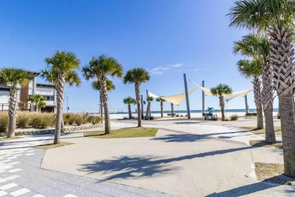 South Winds unit 2-Gorgeous Newly Updated Condo in the Heart of Gulf Shores!!