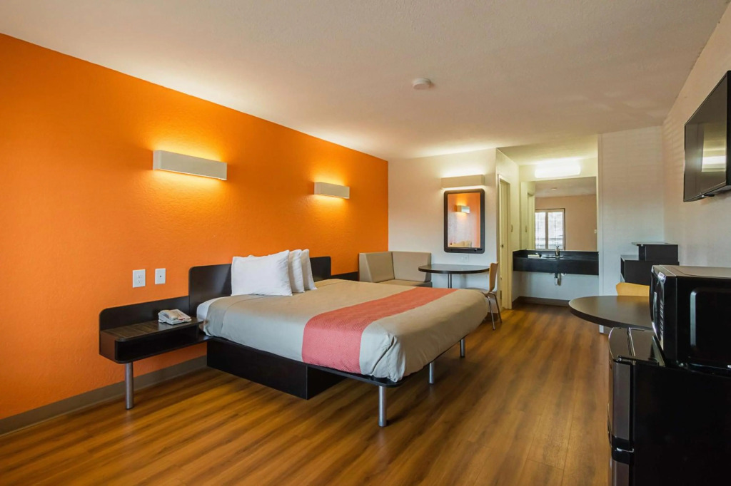 Motel 6-Savannah, GA - Midtown