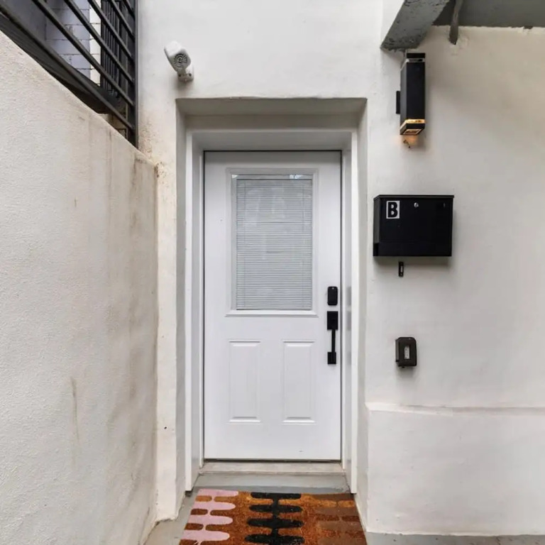 Central 2 br City Sanctuary Commuter friendly
