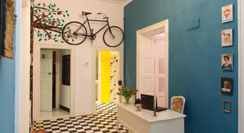 Hostel Yolostel